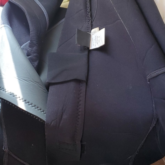 SZ. Small Men's Gotcha Wetsuit - Picture 3 of 4